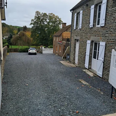 ホームステイ Chez Denis Pont-d'Ouilly