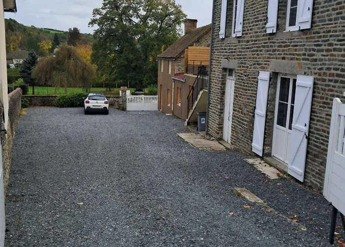 Проживание в семье Chez Denis Pont-d'Ouilly